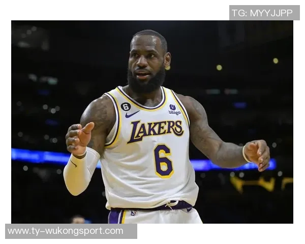 字母哥盛赞詹姆斯称其为所有运动员的榜样与自己最敬仰的球员之一